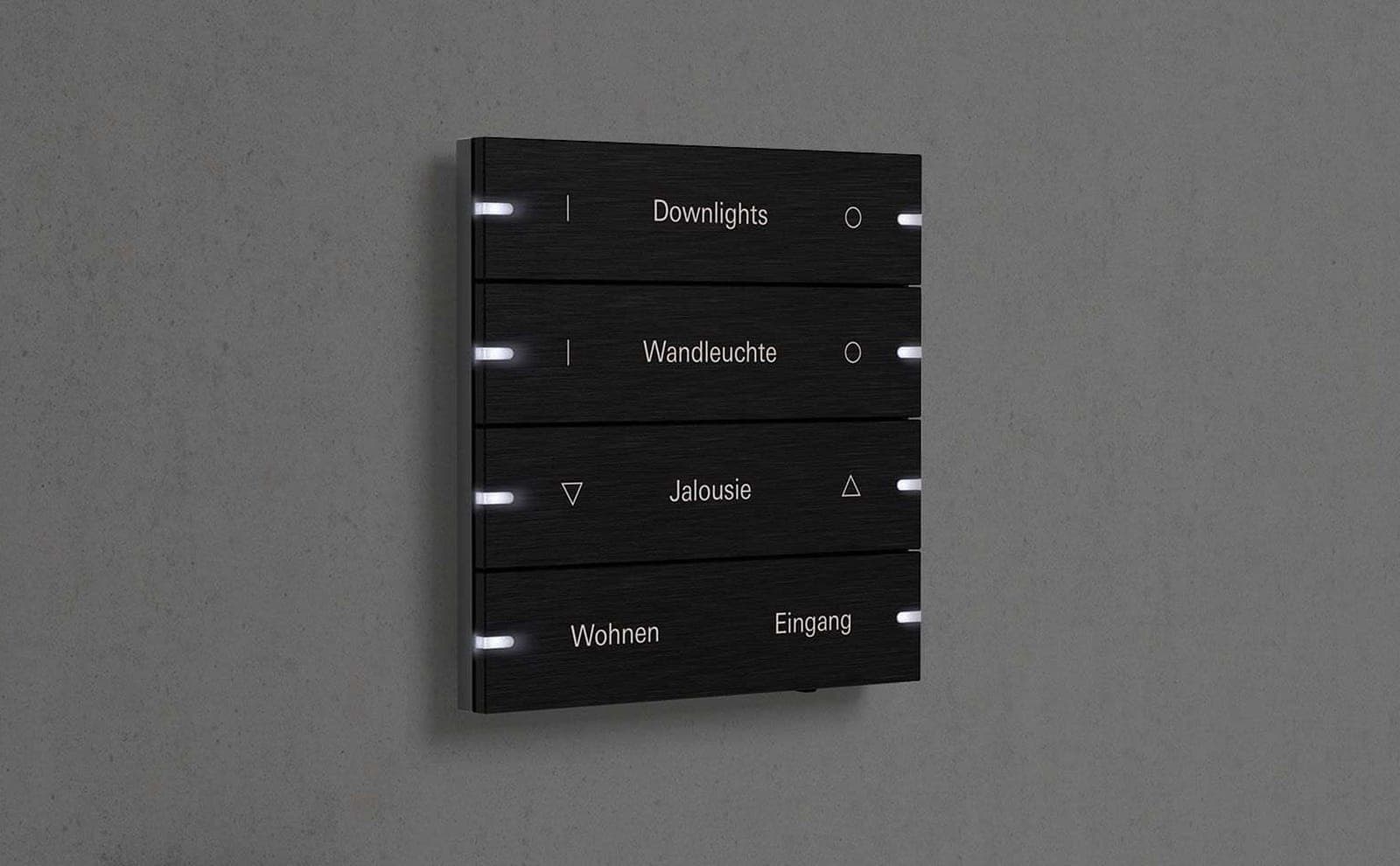 KNX-Taster mit beschrifteten Wippen für Downlights, Wandleuchte, Jalousie und Szenen
